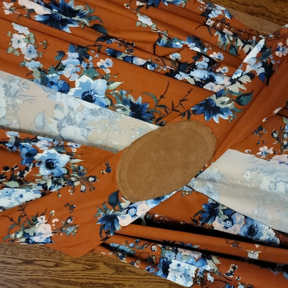 Floral Cover up 🌸🌺 - Picture 2 of 7